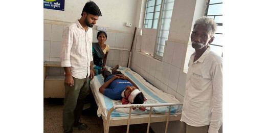 डीएम की तत्परता से बची घायल युवक की जान, अस्पताल भेजकर कराया इलाज